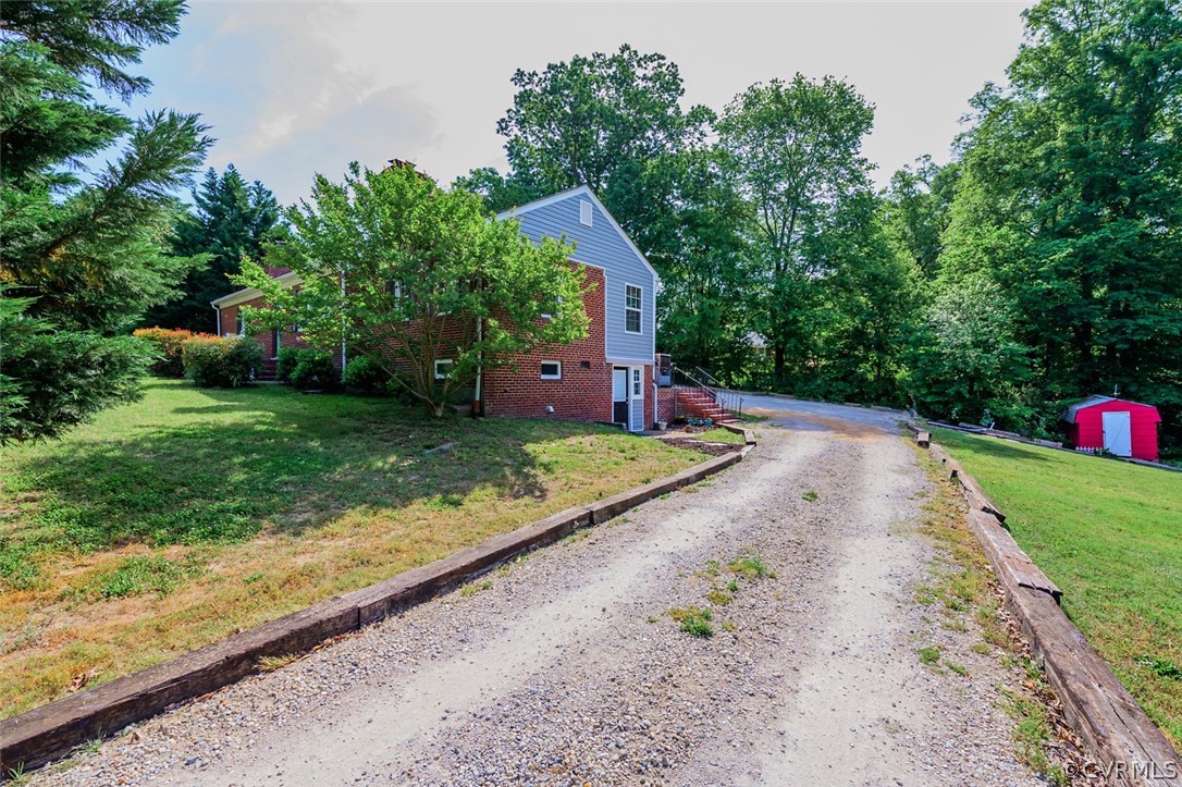 3215 Pemberton Road Henrico, VA 23233 - Photo 4 of 39 Driveway off of Pemberton.