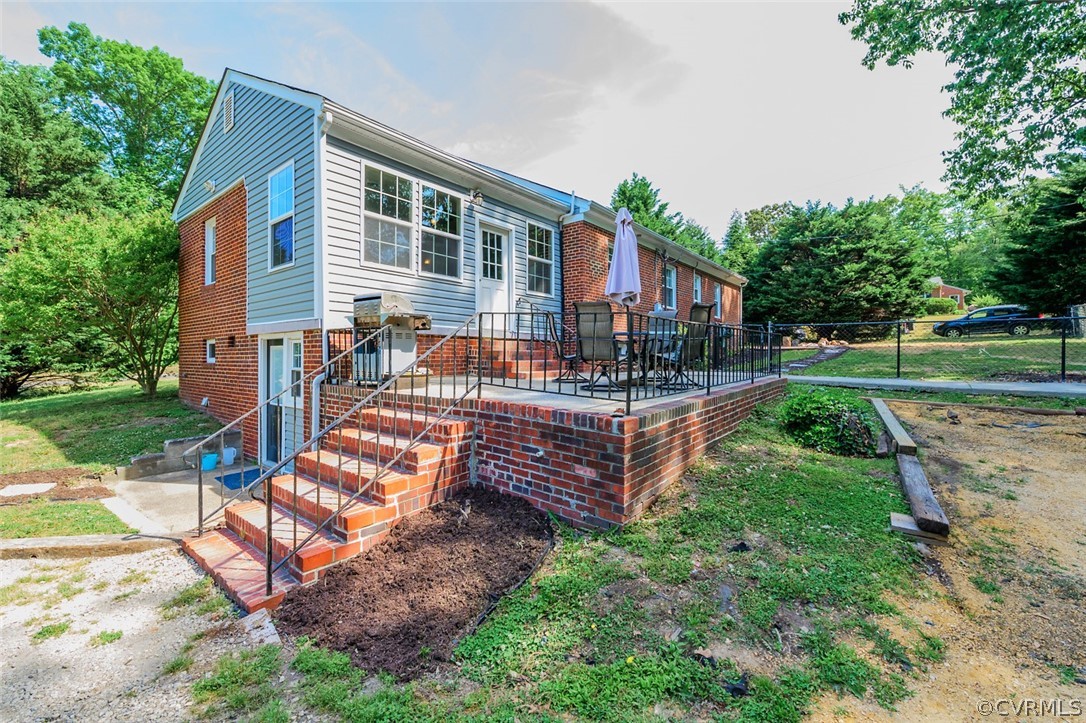 3215 Pemberton Road Henrico, VA 23233 - Photo 6 of 39 Rear patio for your cookout!
