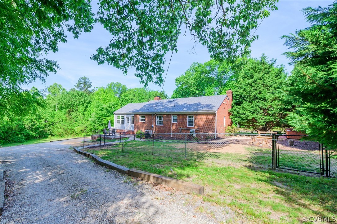 3215 Pemberton Road Henrico, VA 23233 - Photo 8 of 39