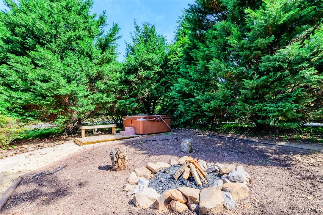 3215 Pemberton Road Henrico, VA 23233 - Photo 9 of 39 Hot tub and fire pit.