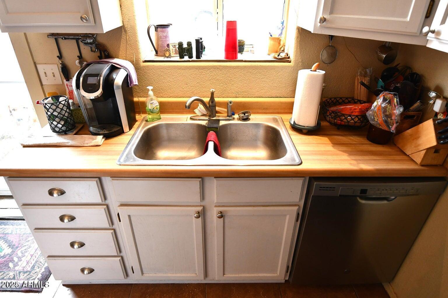 653 East Border Road Bisbee, AZ 85603 - Photo 11 of 29 a bathroom with a sink and a mirror