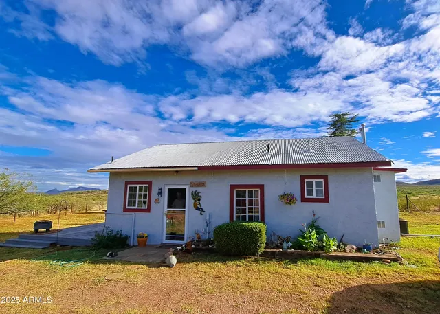 $250,000 | 653 East Border Road, Bisbee, AZ 85603