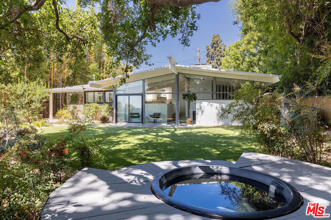 810 Bramble Way Los Angeles, CA 90049 - Photo 17 of 19 a front view of a house with a garden