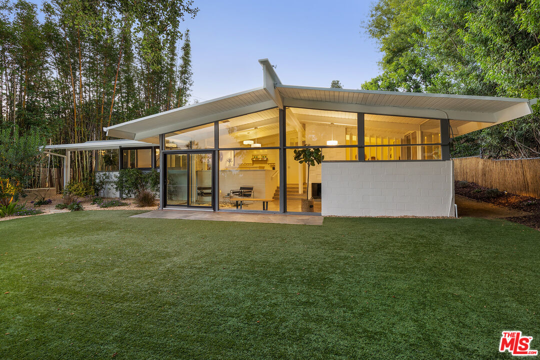 810 Bramble Way Los Angeles, CA 90049 - Photo 18 of 19 a view of a house with backyard