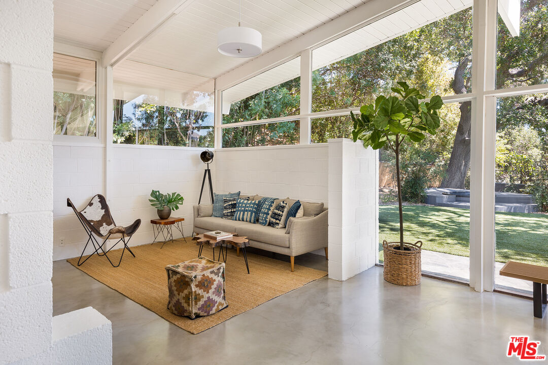 810 Bramble Way Los Angeles, CA 90049 - Photo 2 of 19 a living room with furniture and a large window