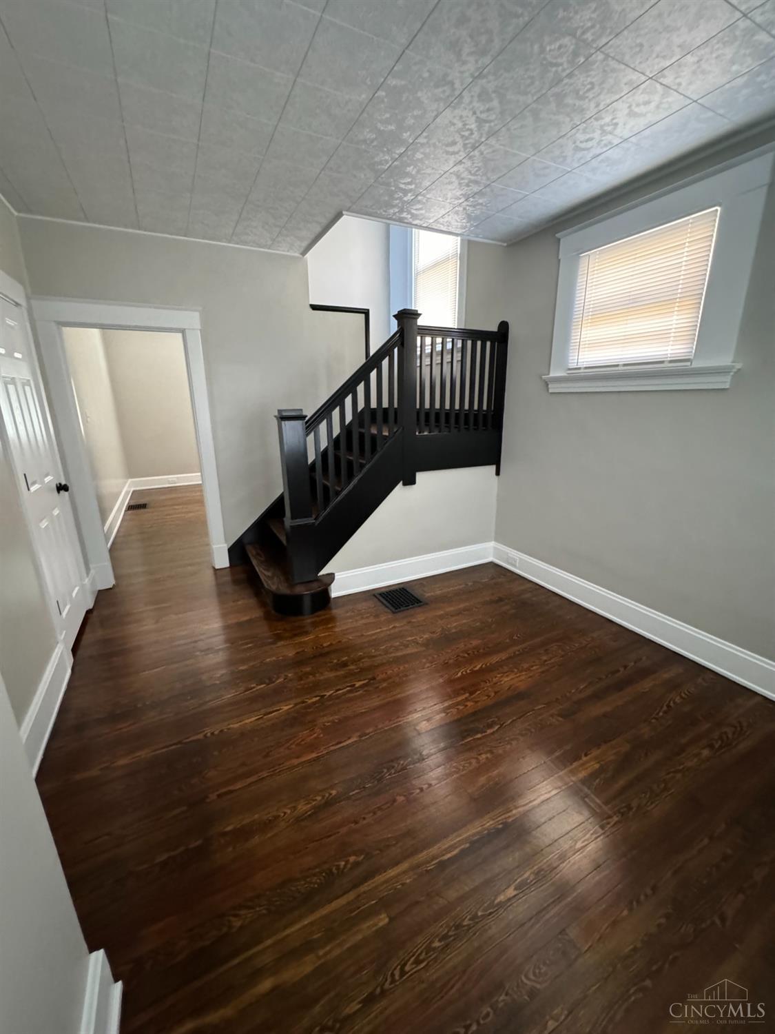 6471 Cheviot Road Cincinnati, OH 45247 - Photo 6 of 25