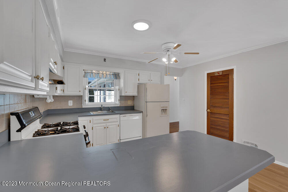 309 Eastham Road Point Pleasant, NJ 08742 - Photo 11 of 34 015_dsc08942