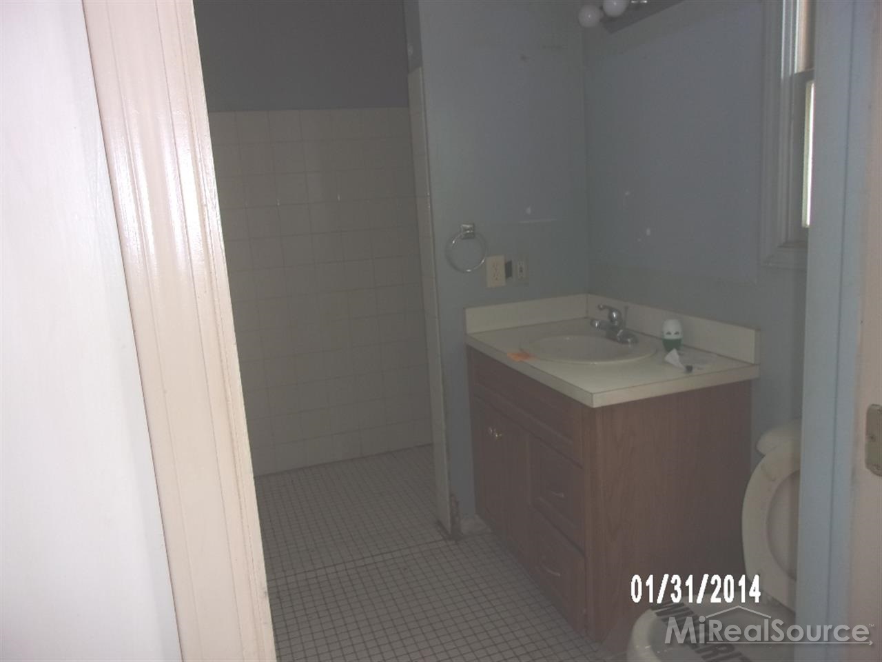 29421 Kelly Road Roseville, MI 48066 - Photo 6 of 11 31189453-5.JPG