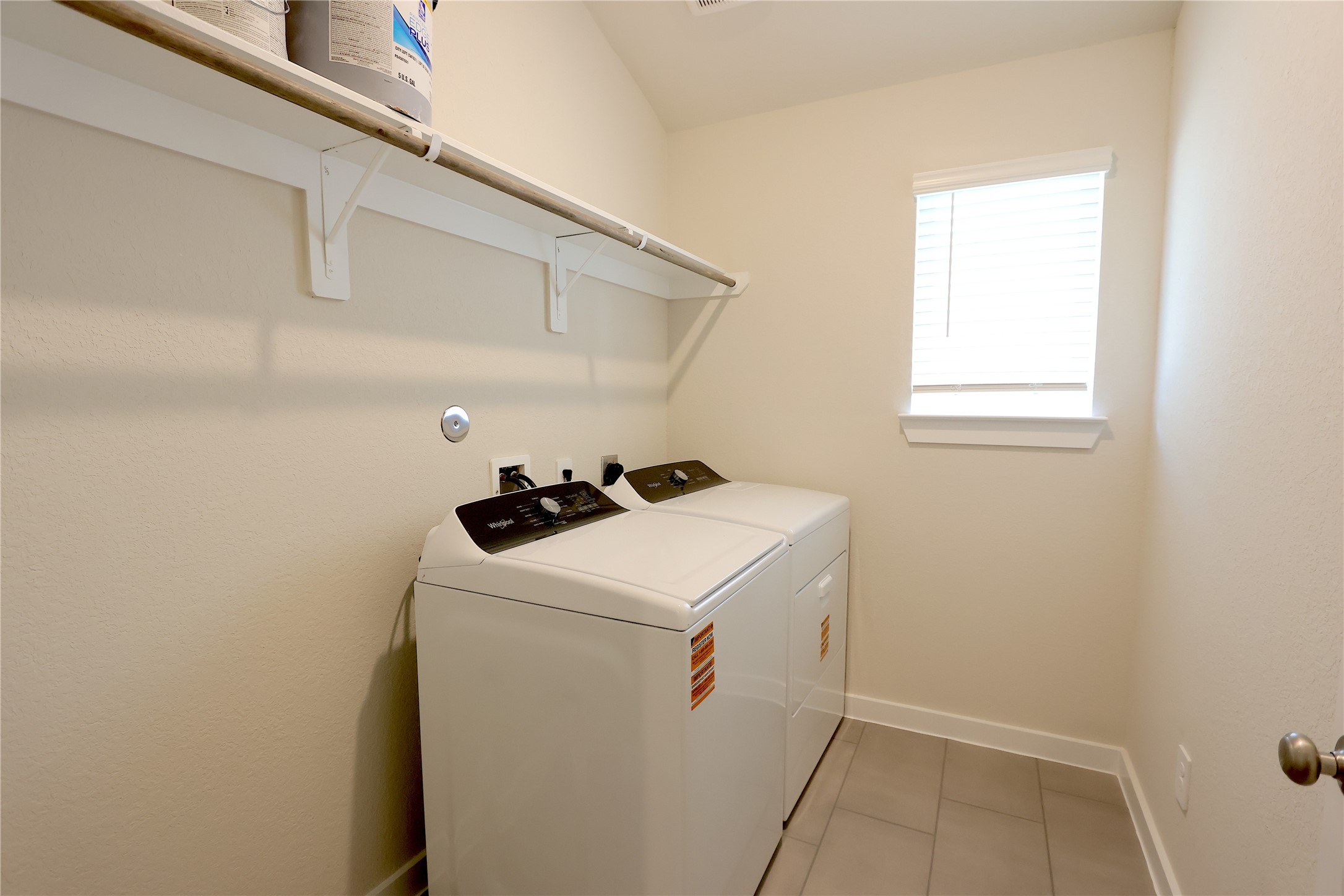 1435 Waggoner Rnch Trail Conroe, TX 77301 - Photo 7 of 17 a utility room with dryer and washer