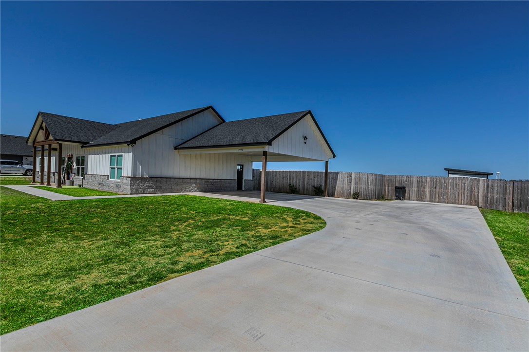 1973 Jackson Lane China Spring, TX 76633 - Photo 9 of 34 a house view with a garden space