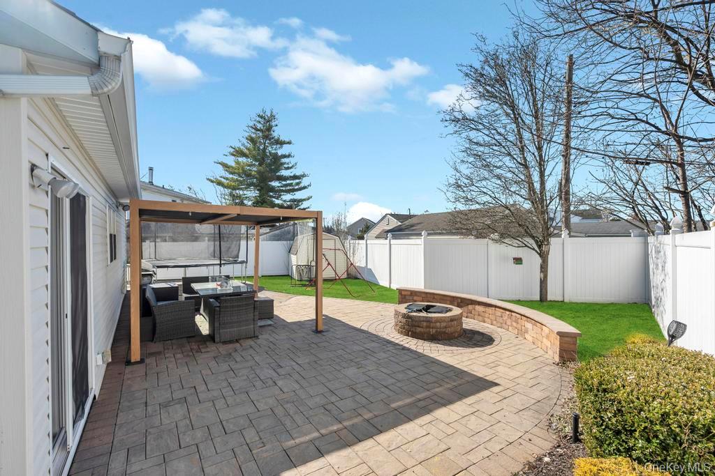 4312 Ava Road Bethpage, NY 11714 - Photo 30 of 32