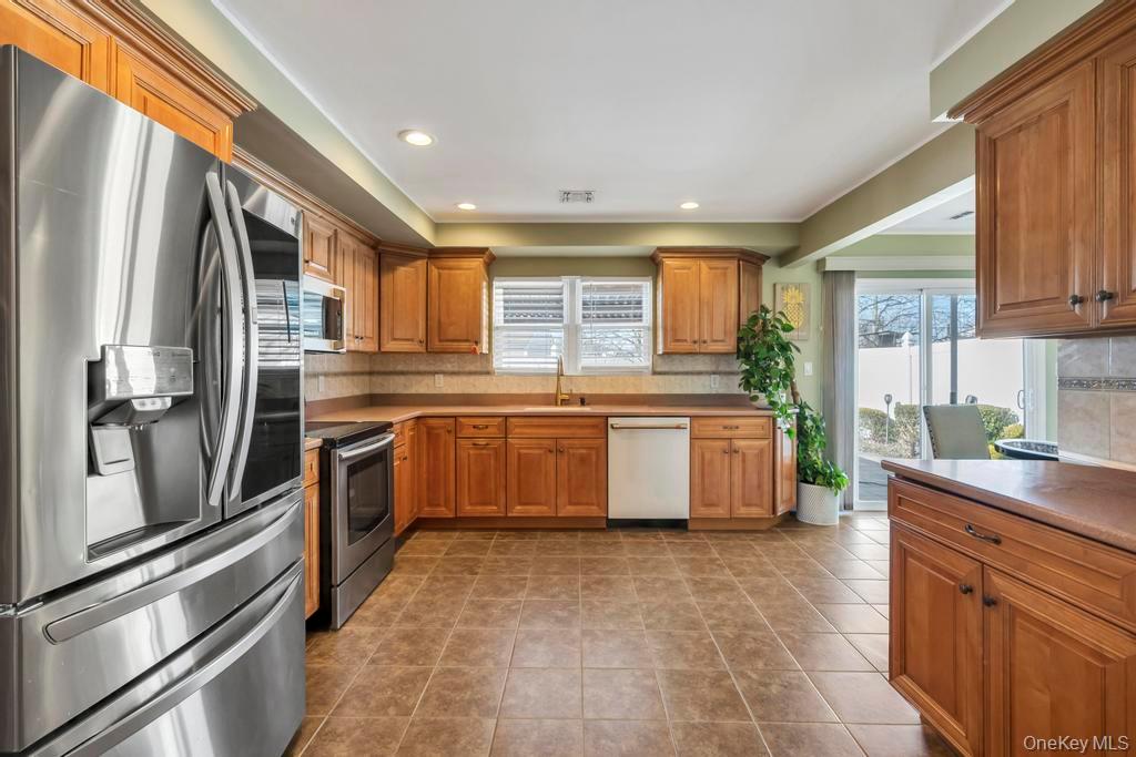 4312 Ava Road Bethpage, NY 11714 - Photo 4 of 32