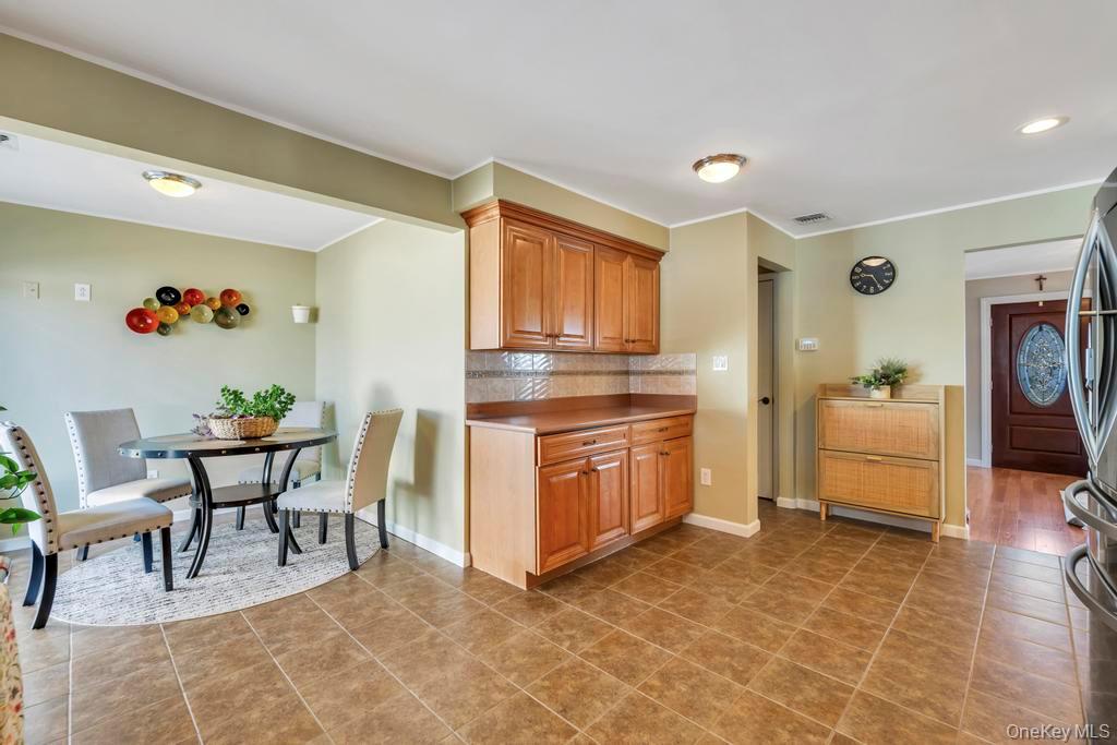 4312 Ava Road Bethpage, NY 11714 - Photo 5 of 32