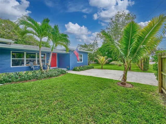a view of a house with backyard and sitting area