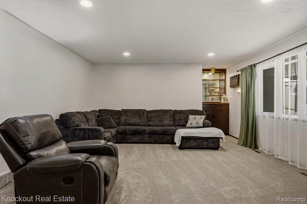 5330 Sheridan Road Saginaw, MI 48601 - Photo 8 of 40 Gallery Image 8
