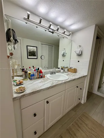 $3,500 | 1450 Brickell Bay Drive, Unit 907, Miami, FL 33131