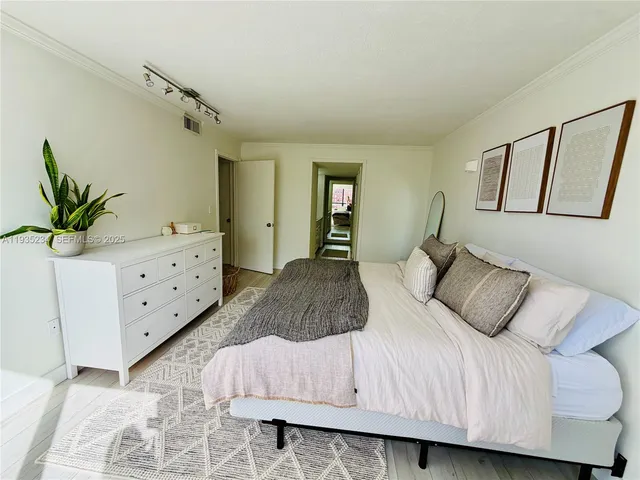 $3,500 | 1450 Brickell Bay Drive, Unit 907, Miami, FL 33131