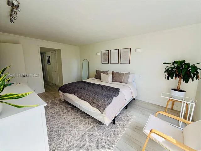 $3,500 | 1450 Brickell Bay Drive, Unit 907, Miami, FL 33131