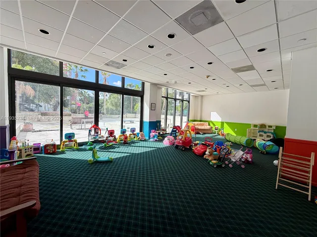 $3,500 | 1450 Brickell Bay Drive, Unit 907, Miami, FL 33131