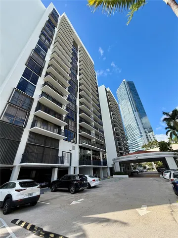 $3,500 | 1450 Brickell Bay Drive, Unit 907, Miami, FL 33131