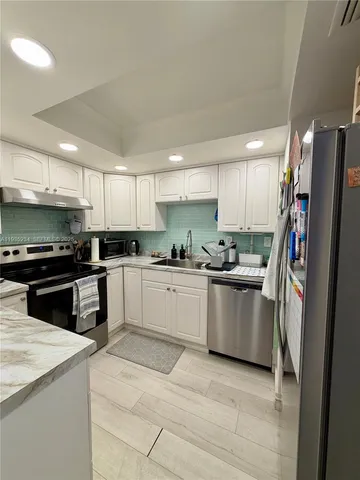 $3,500 | 1450 Brickell Bay Drive, Unit 907, Miami, FL 33131