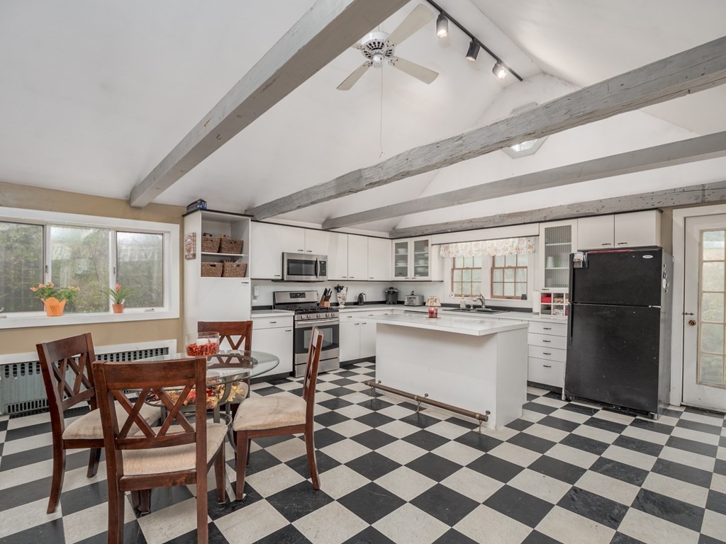 180 South Road Pepperell, MA 01463 - Photo 9 of 38