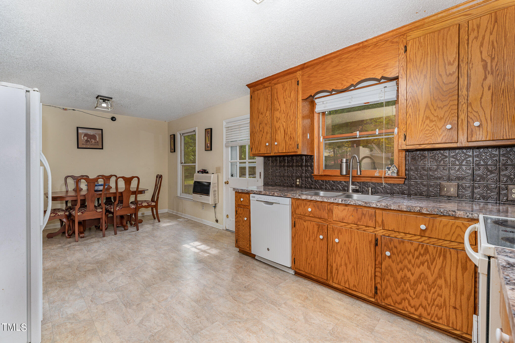 215 East Quail Ridge Road Oxford, NC 27565 - Photo 6 of 17 005_a7408450-edit