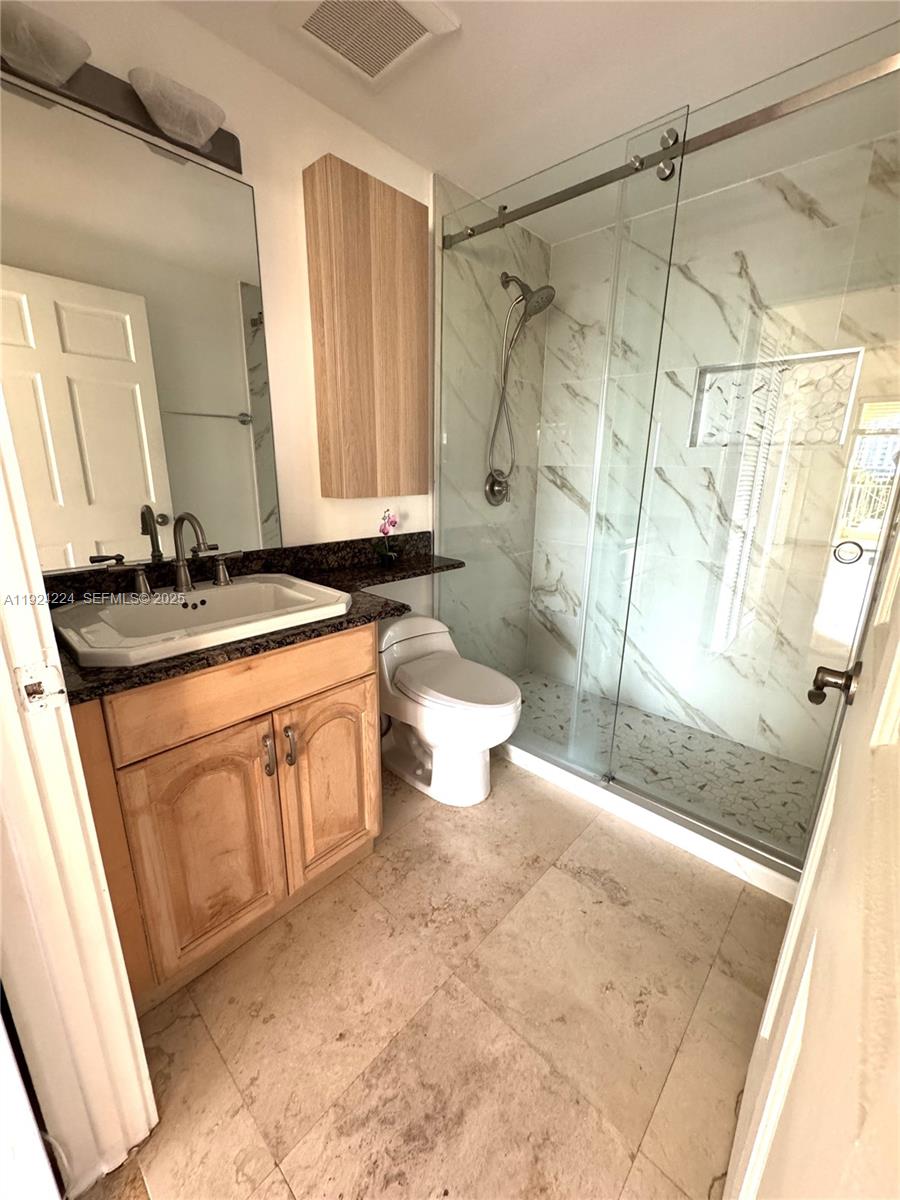 1824 Brickell Avenue, Unit 4C Miami, FL 33129 - Photo 20 of 30 Secondary Bathroom