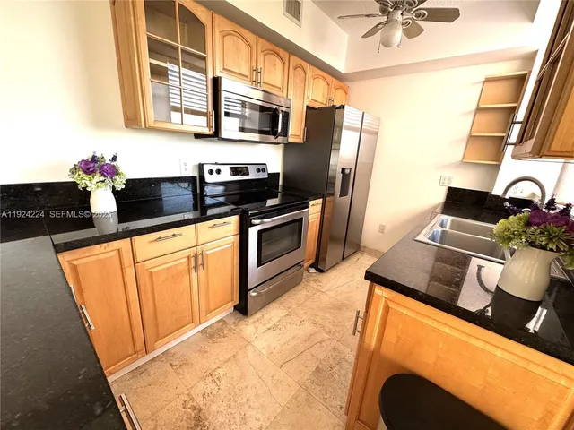 $3,600 | 1824 Brickell Avenue, Unit 4C, Miami, FL 33129