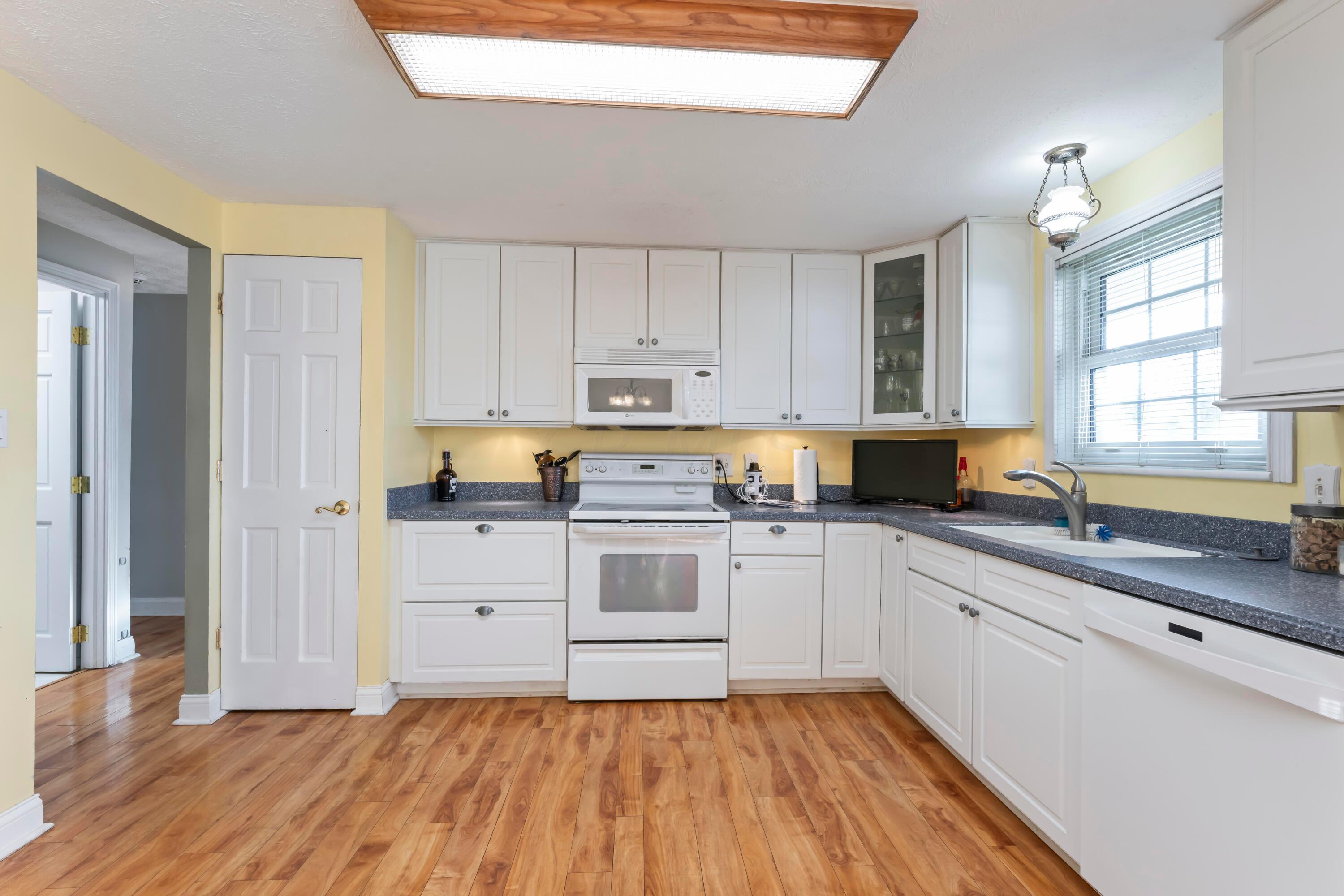 6931 Retton Road Reynoldsburg, OH 43068 - Photo 9 of 20 DSC04282