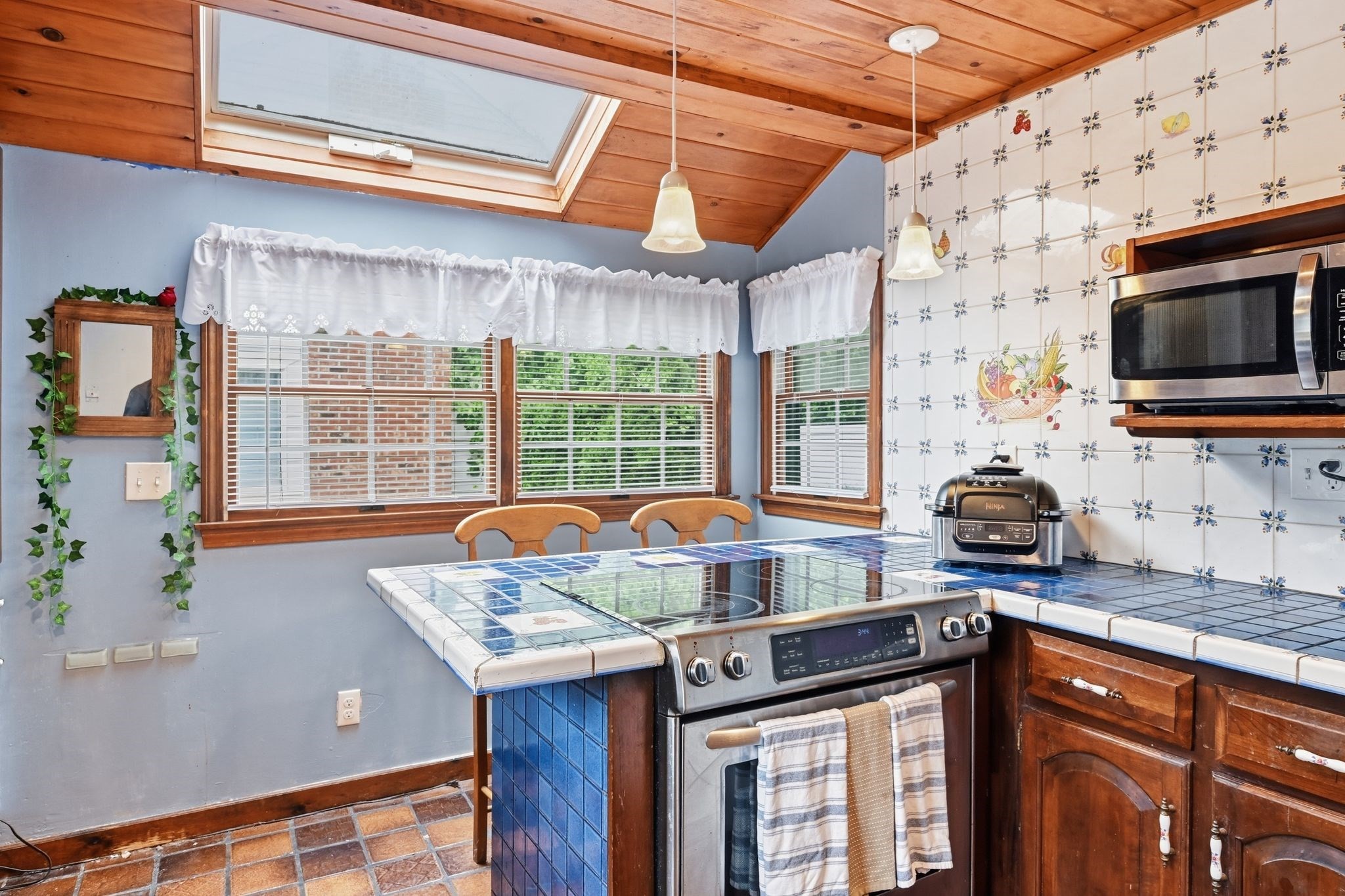 89 Abbott Street Springfield, MA 01118 - Photo 16 of 41 Gallery Image 16