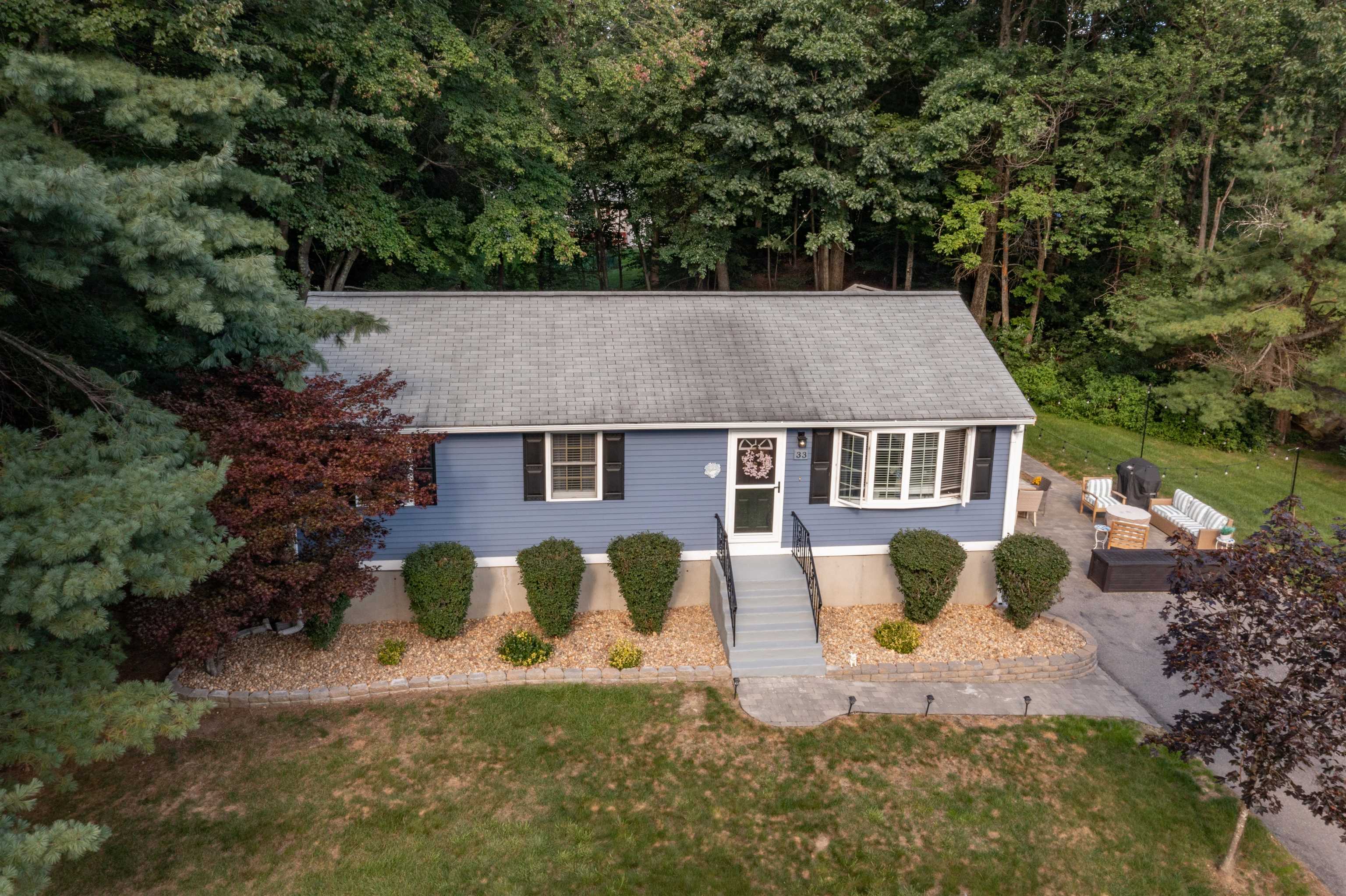 33 Gail Road Merrimack, NH 03054 - Photo 2 of 24