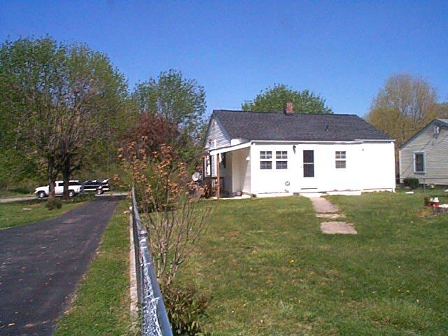 1009 Ray Road Southeast Roanoke, VA 24014 - Photo 2 of 9 BACK OF HOME