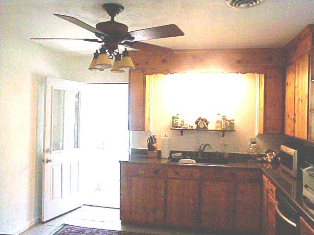 1009 Ray Road Southeast Roanoke, VA 24014 - Photo 5 of 9 KITCHEN