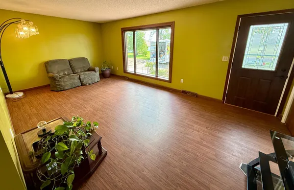 $240,000 | 68680 470th Street, Fairfax, MN 55332