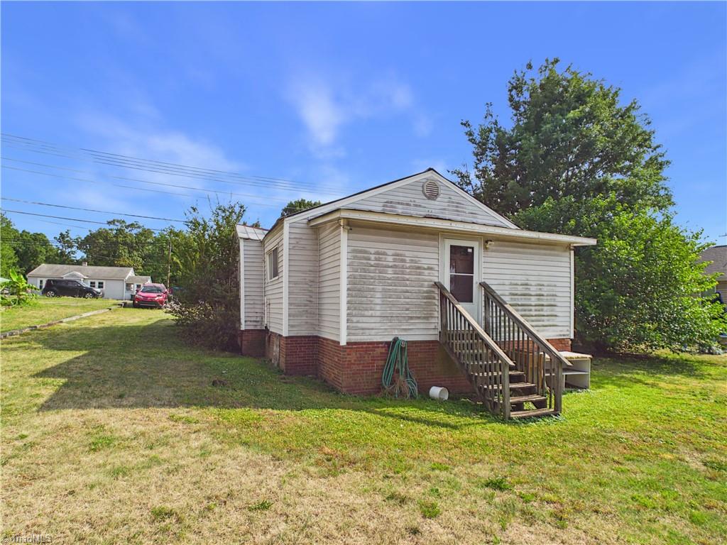 1004 Unity Street Thomasville, NC 27360 - Photo 2 of 16