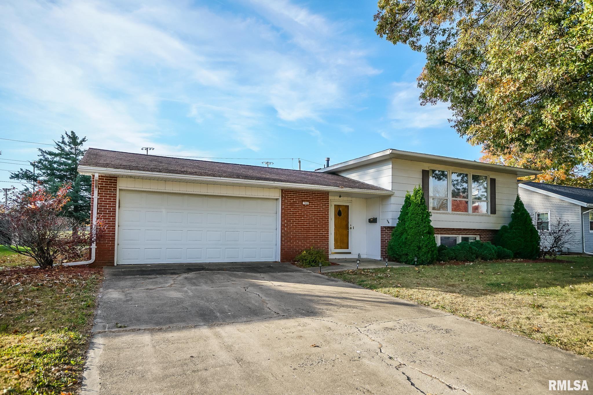 706 West Jackson Street Abingdon, IL 61410 - Photo 1 of 74