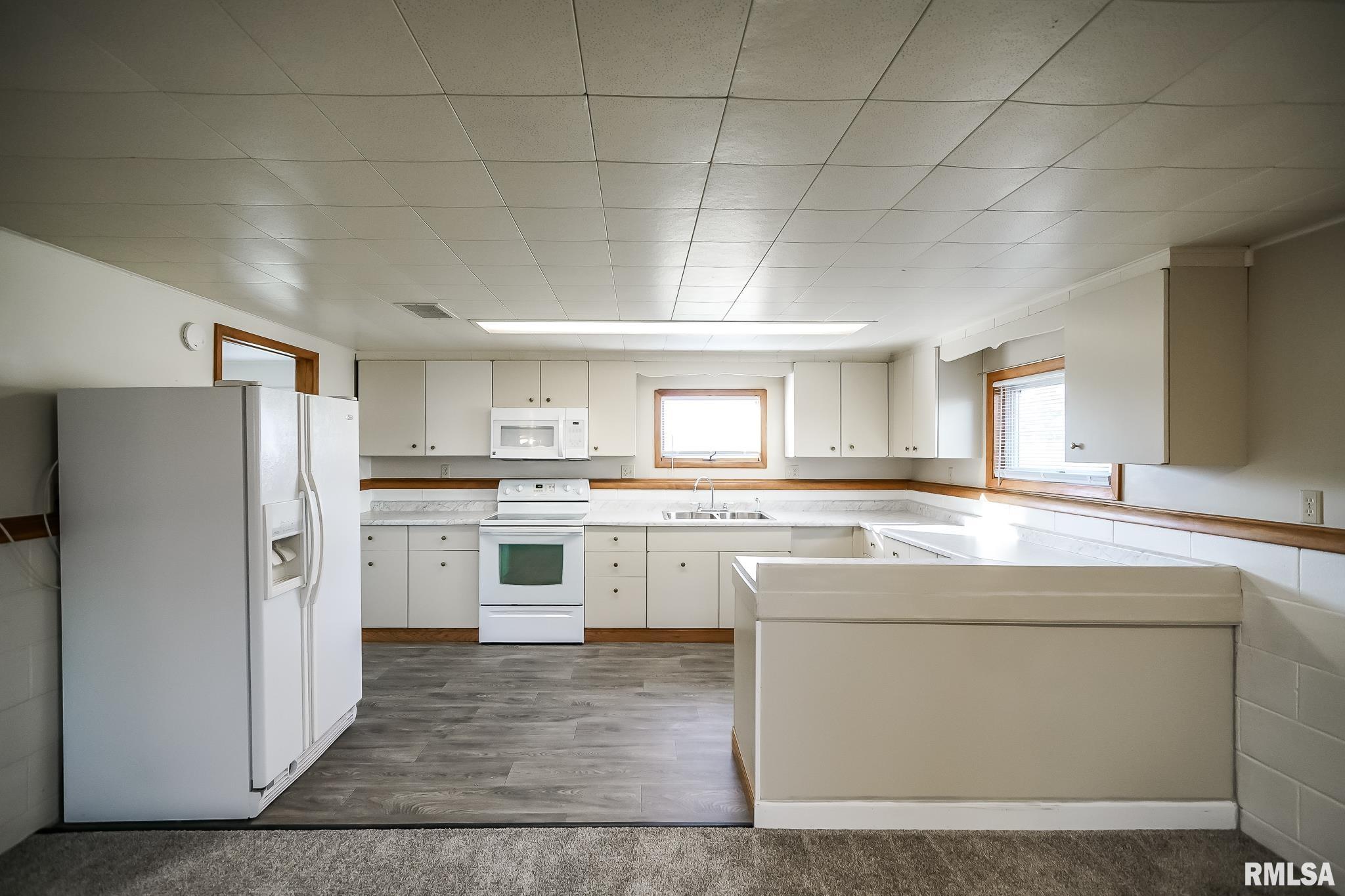 706 West Jackson Street Abingdon, IL 61410 - Photo 40 of 74