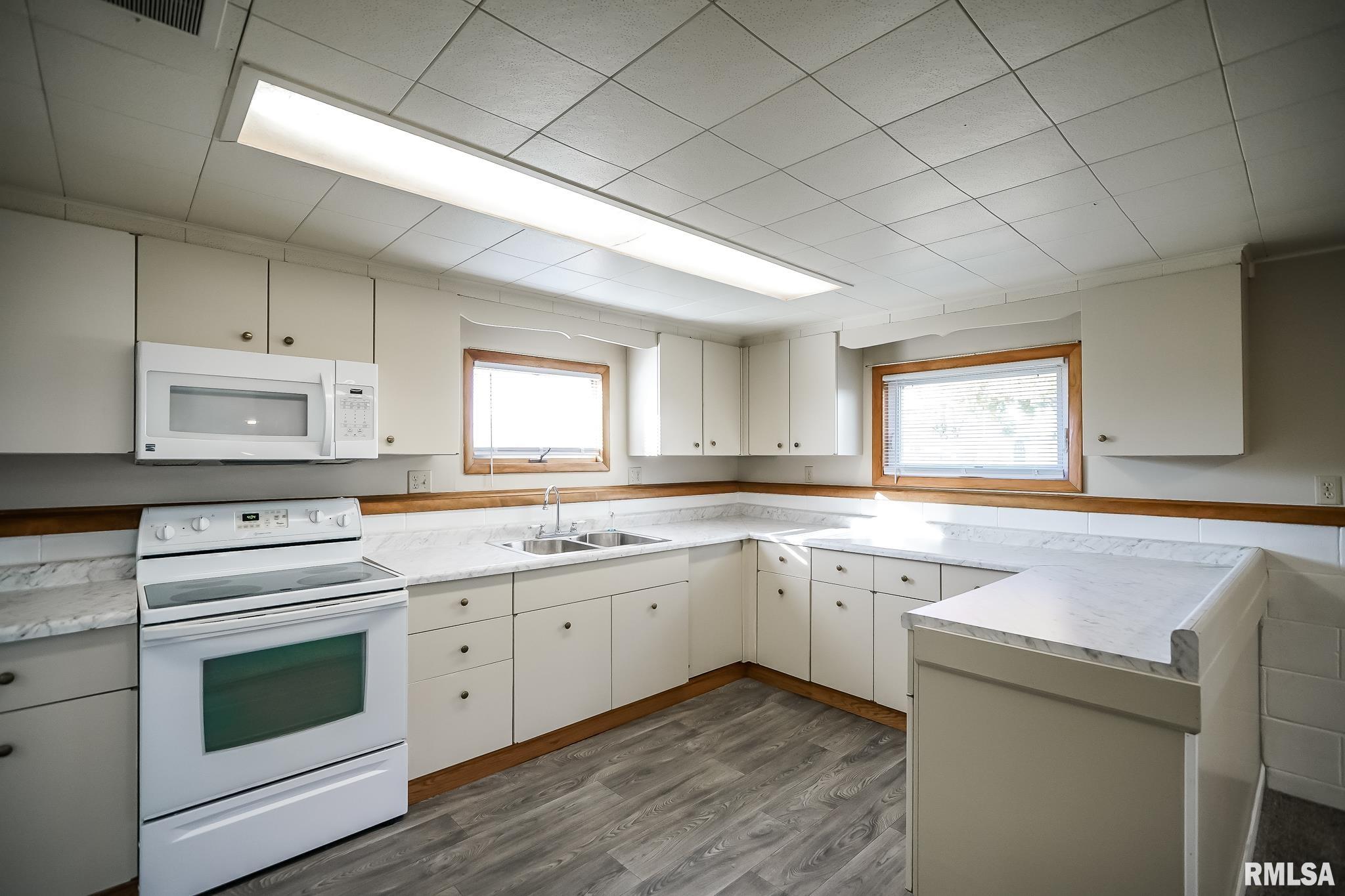 706 West Jackson Street Abingdon, IL 61410 - Photo 42 of 74
