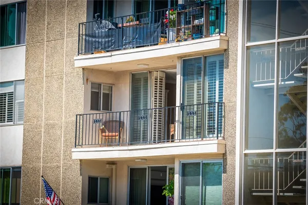 $659,000 | 2772-2a East 2nd Street, Unit A2, Long Beach, CA 90803