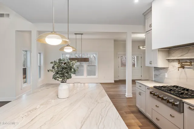 $1,350,000 | 811 Waldens Pond Road, Guilderland, NY 12203