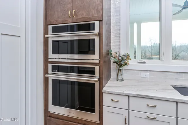 $1,350,000 | 811 Waldens Pond Road, Guilderland, NY 12203