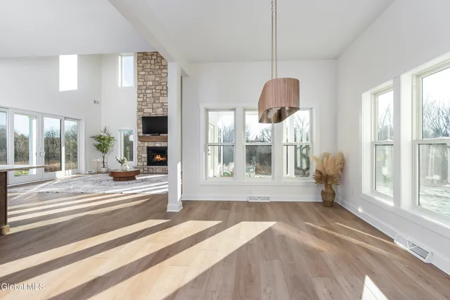 $1,350,000 | 811 Waldens Pond Road, Guilderland, NY 12203