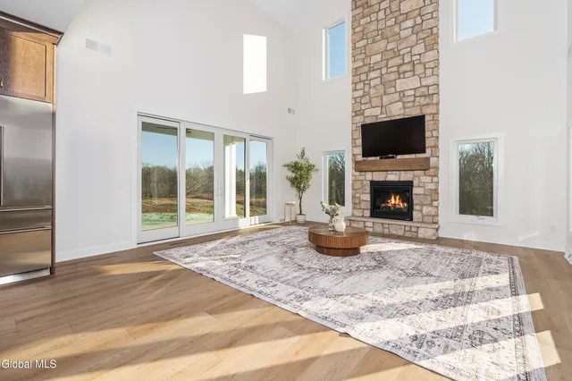 $1,350,000 | 811 Waldens Pond Road, Guilderland, NY 12203