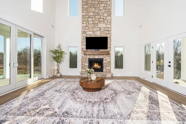 $1,350,000 | 811 Waldens Pond Road, Guilderland, NY 12203