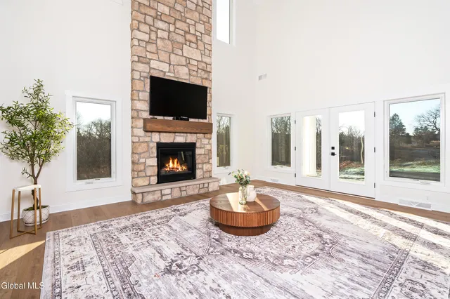 $1,350,000 | 811 Waldens Pond Road, Guilderland, NY 12203