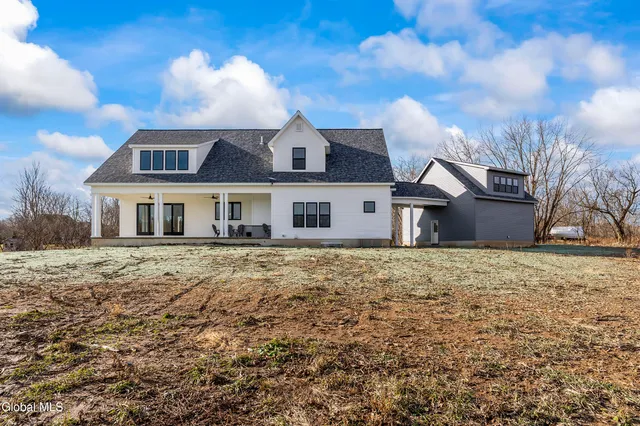 $1,350,000 | 811 Waldens Pond Road, Guilderland, NY 12203