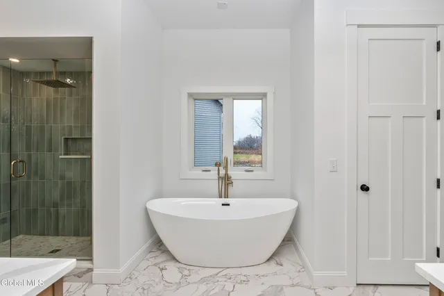 $1,350,000 | 811 Waldens Pond Road, Guilderland, NY 12203