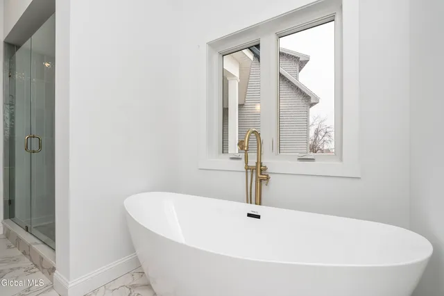 $1,350,000 | 811 Waldens Pond Road, Guilderland, NY 12203