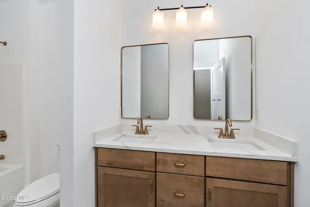 $1,350,000 | 811 Waldens Pond Road, Guilderland, NY 12203